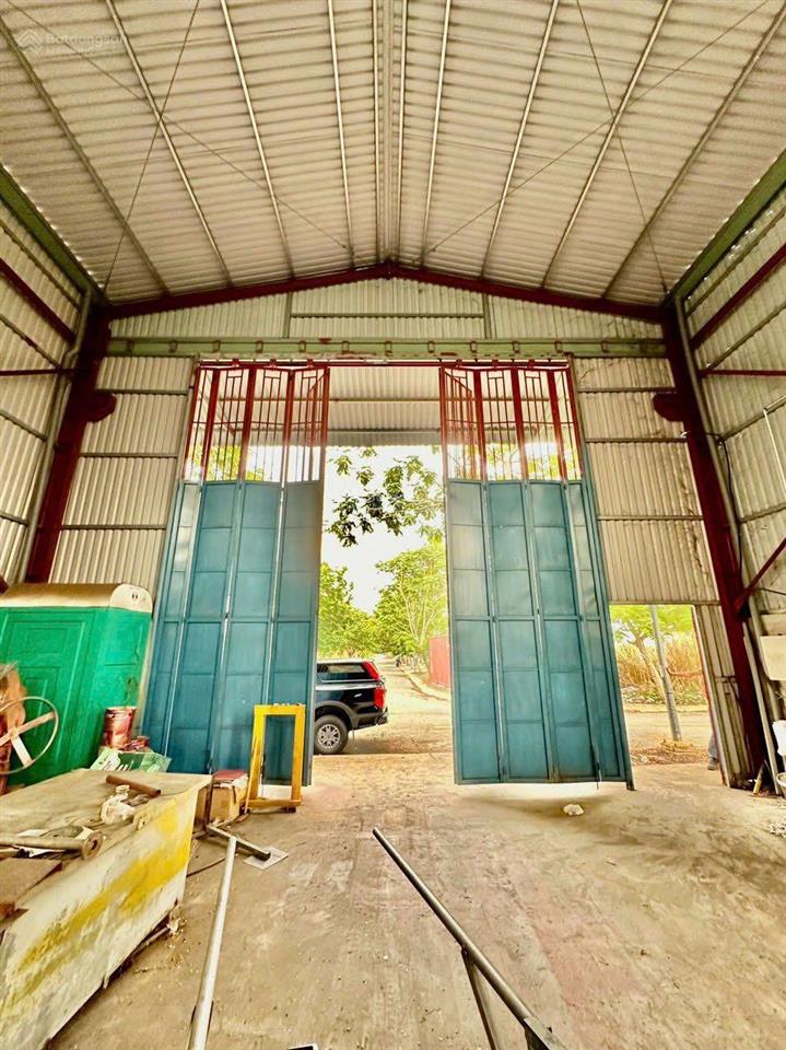 Bán nhà xưởng kcn long hậu diện tích 255m2 cao 9m đã có điện 3 pha, giảm giá 6,2 tỷ sổ hồng riêng