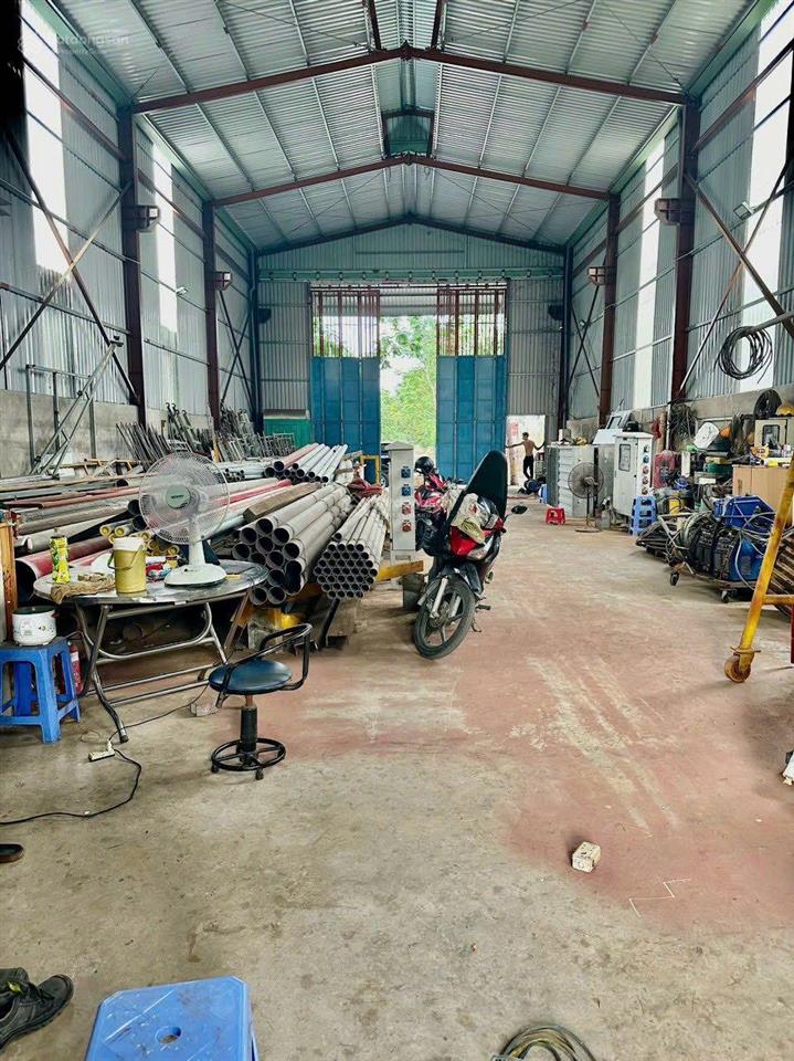 Bán nhà xưởng kcn long hậu diện tích 255m2 cao 9m đã có điện 3 pha, giảm giá 6,2 tỷ sổ hồng riêng