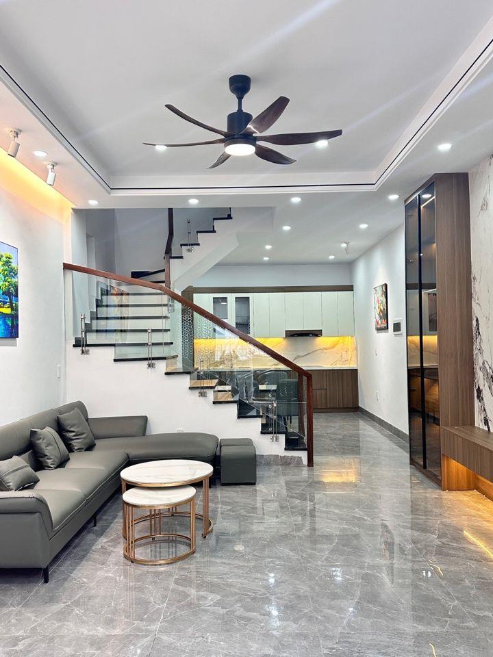 Bán nhà Bà Triệu lô góc 50m mt4.7m 5t, trước nhà rộng,ngõ nông,vài bước ra phố an sinh