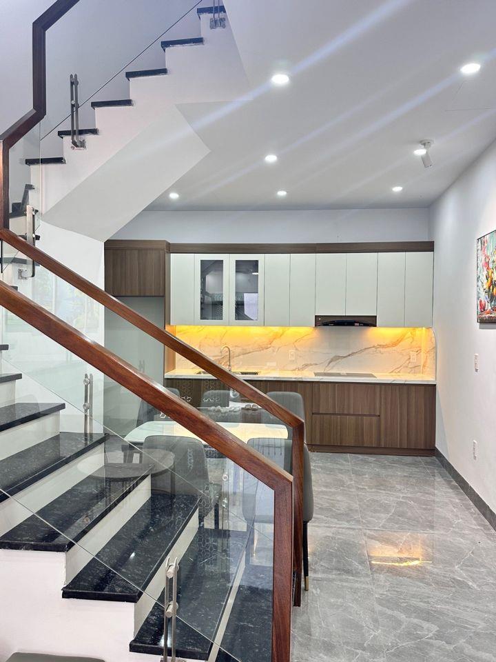 Bán nhà Bà Triệu lô góc 50m mt4.7m 5t, trước nhà rộng,ngõ nông,vài bước ra phố an sinh