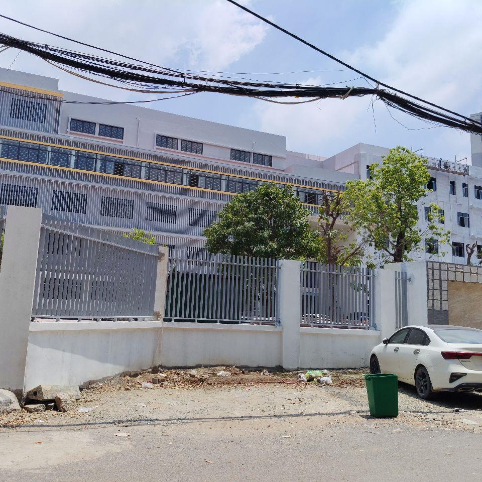 Bán nhà Bà Triệu lô góc 50m mt4.7m 5t, trước nhà rộng,ngõ nông,vài bước ra phố an sinh