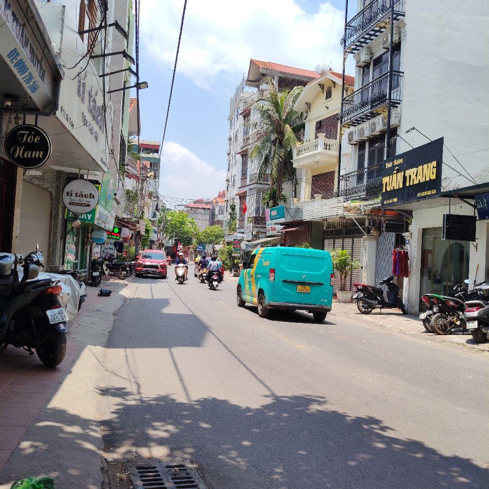 Bán nhà Bà Triệu lô góc 50m mt4.7m 5t, trước nhà rộng,ngõ nông,vài bước ra phố an sinh