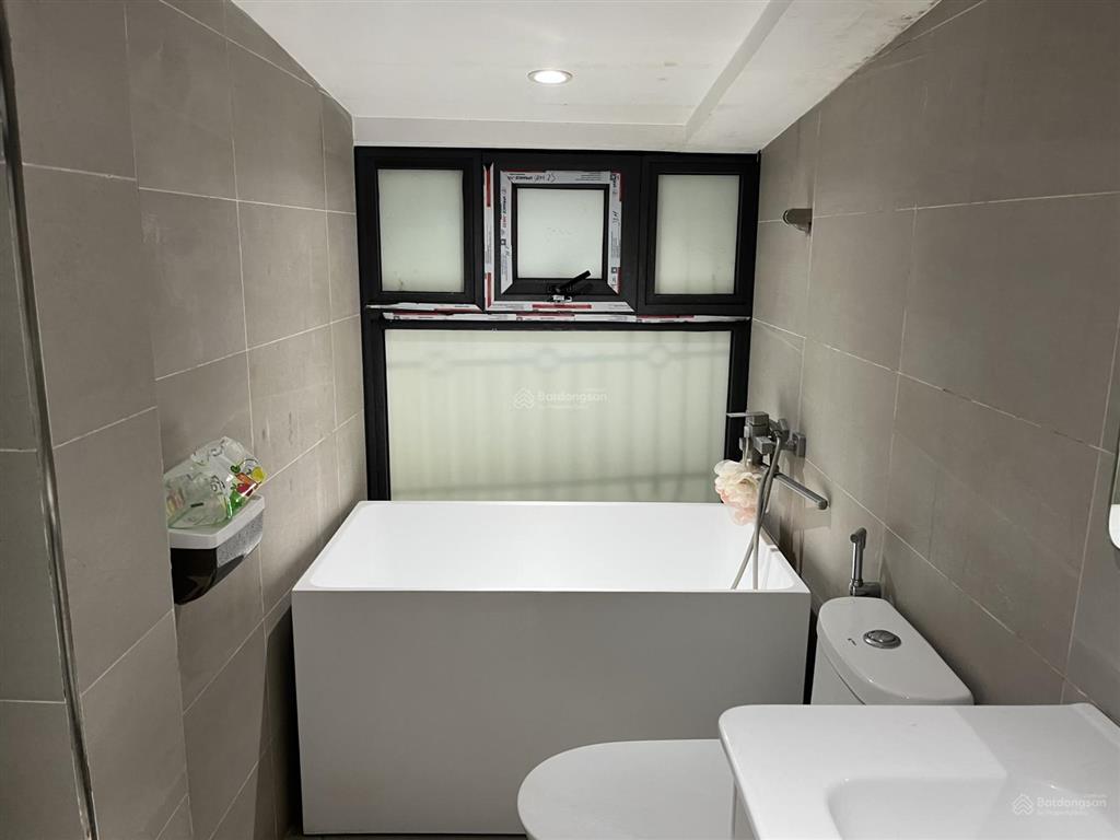 Bán căn hộ tập thể tầng 2 nhà a5  giảng võ  80m2  3pn  5,8 tỷ
