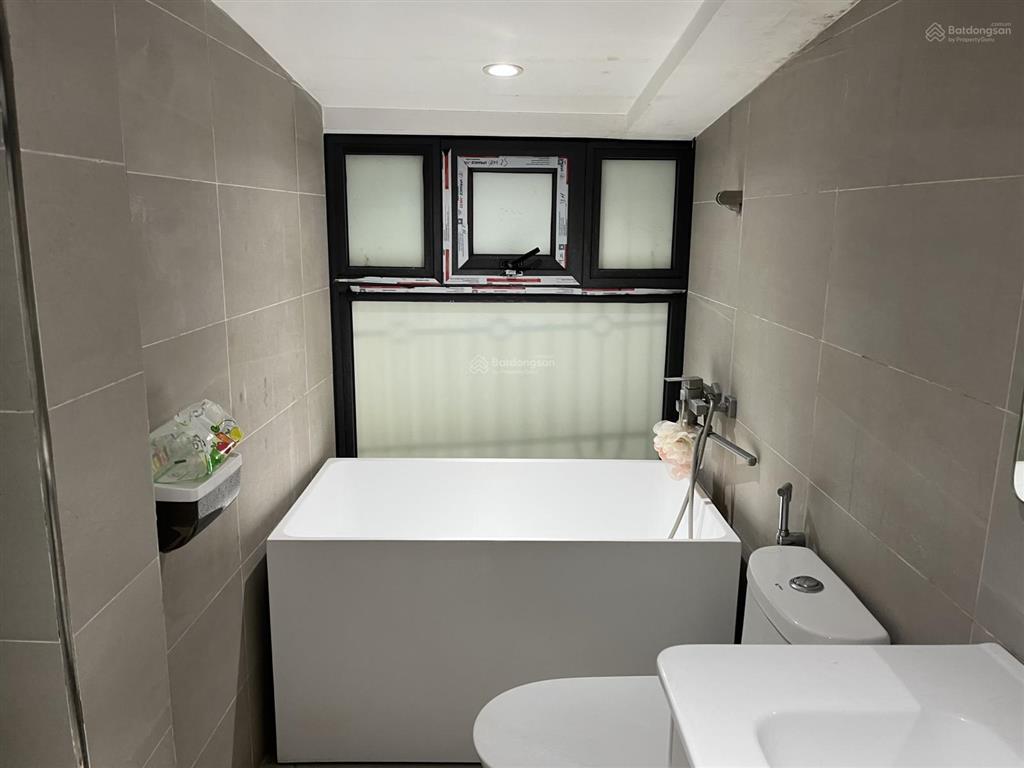 Bán căn hộ tập thể tầng 2 nhà a5  giảng võ  80m2  3pn  5,8 tỷ