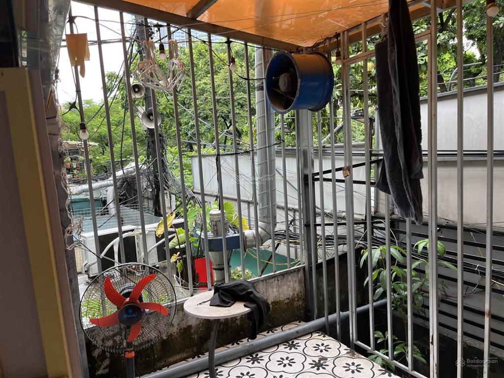 Bán căn hộ tập thể tầng 2 nhà a5  giảng võ  80m2  3pn  5,8 tỷ
