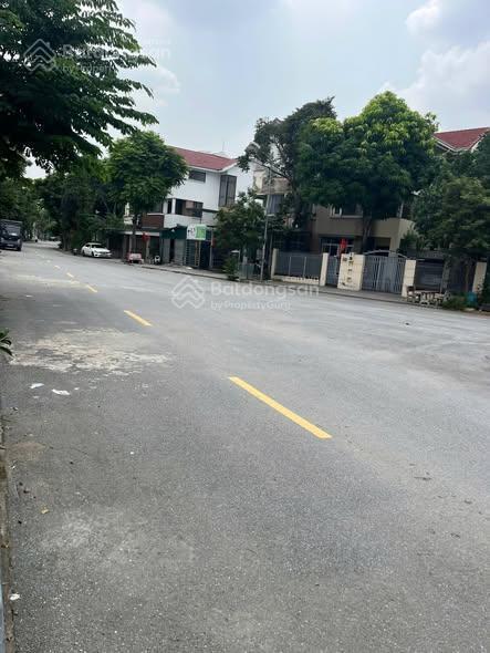 Biệt thự kdt văn phú 200m x 3 tầng  2 làn ô tô tránh, đỗ  đầy đủ nội thất