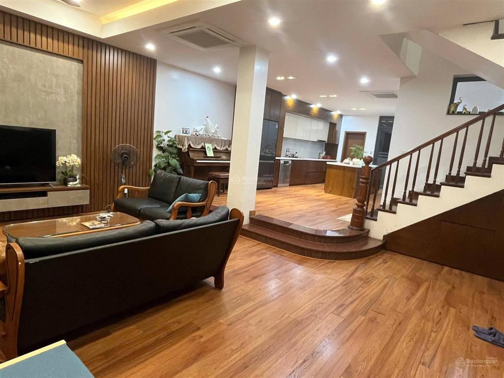 Biệt thự kdt văn phú 200m x 3 tầng  2 làn ô tô tránh, đỗ  đầy đủ nội thất
