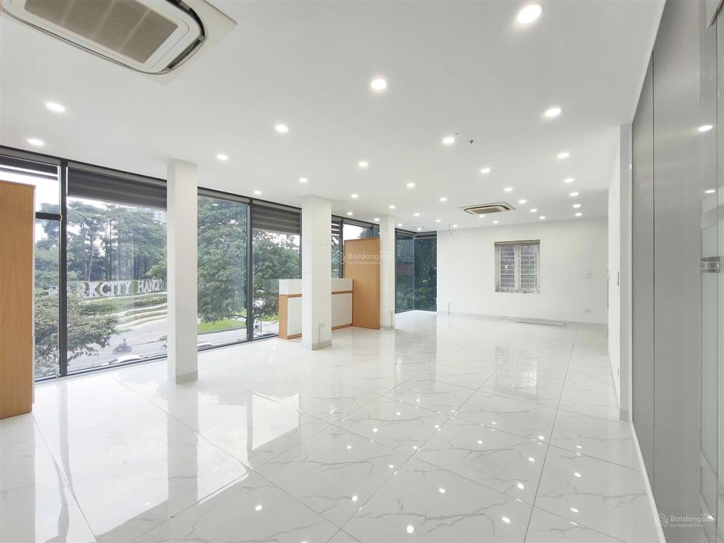 Cho thuê sàn văn phòng mặt phố lê trọng tấn, hà đông 135m  3 phòng  thang máy