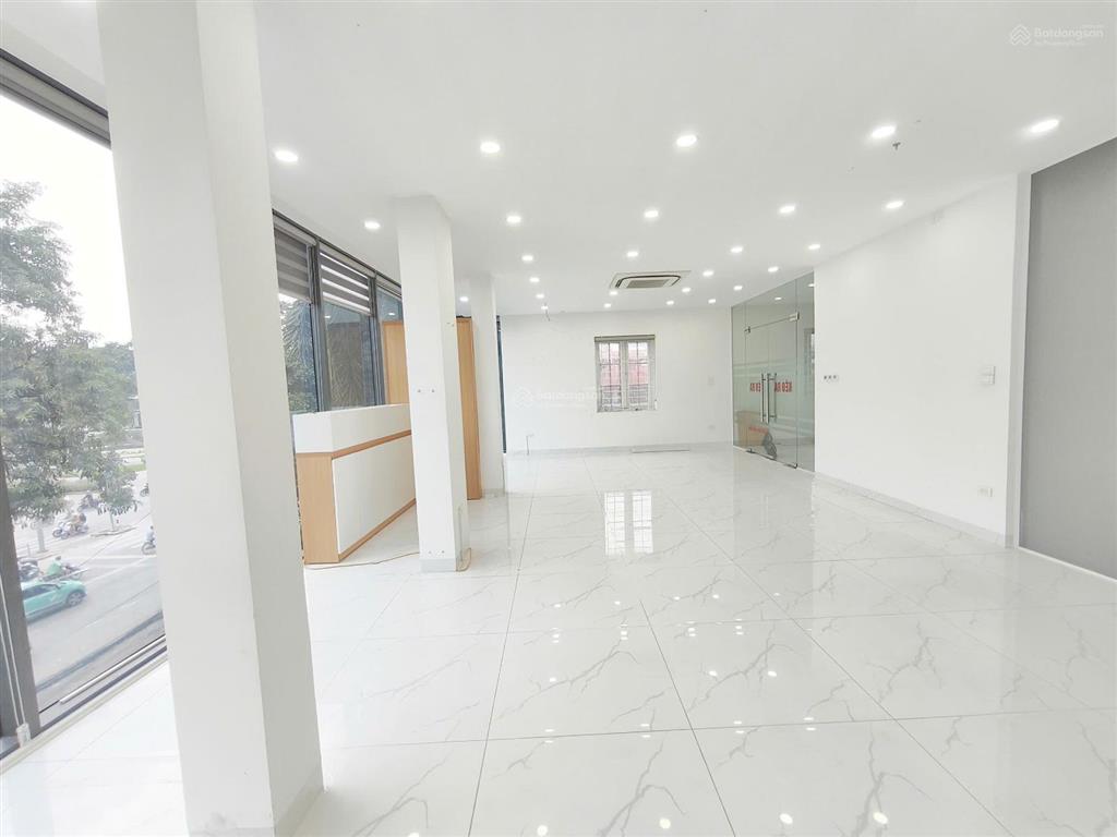 Cho thuê sàn văn phòng mặt phố lê trọng tấn, hà đông 135m  3 phòng  thang máy
