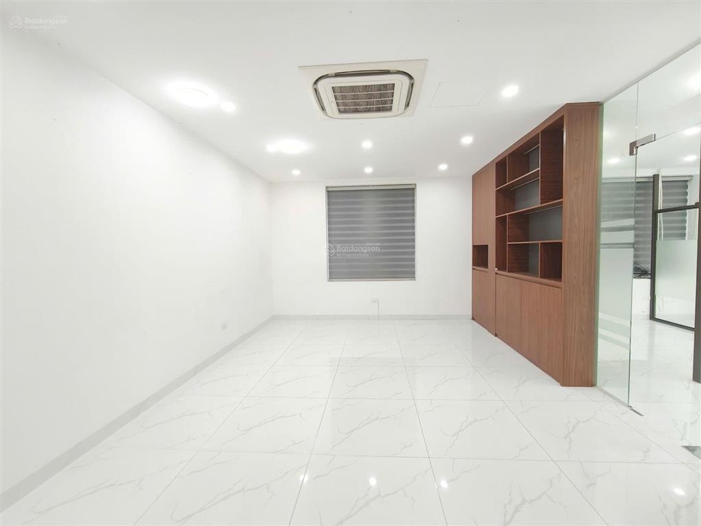 Cho thuê sàn văn phòng mặt phố lê trọng tấn, hà đông 135m  3 phòng  thang máy