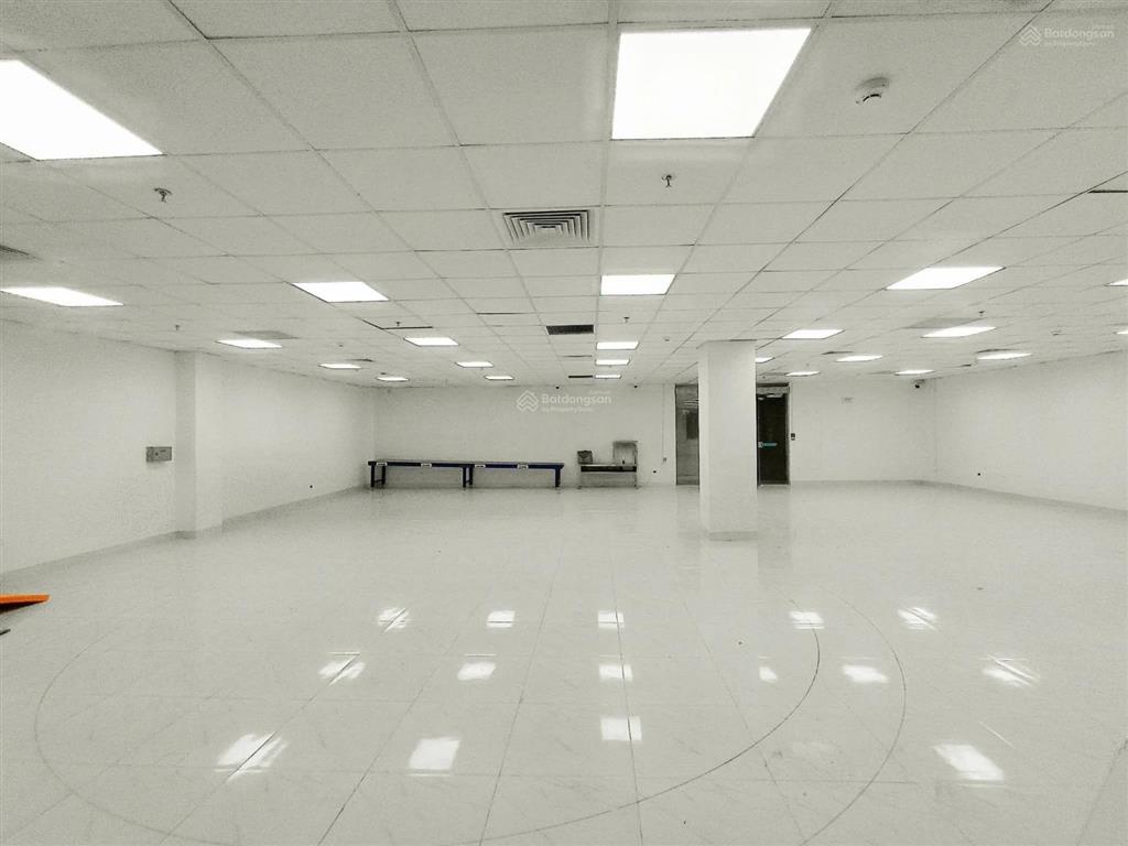 Sàn văn phòng 220m  ngã tư tố hữu, vạn phúc  có hầm để xe  ngăn 4 phòng