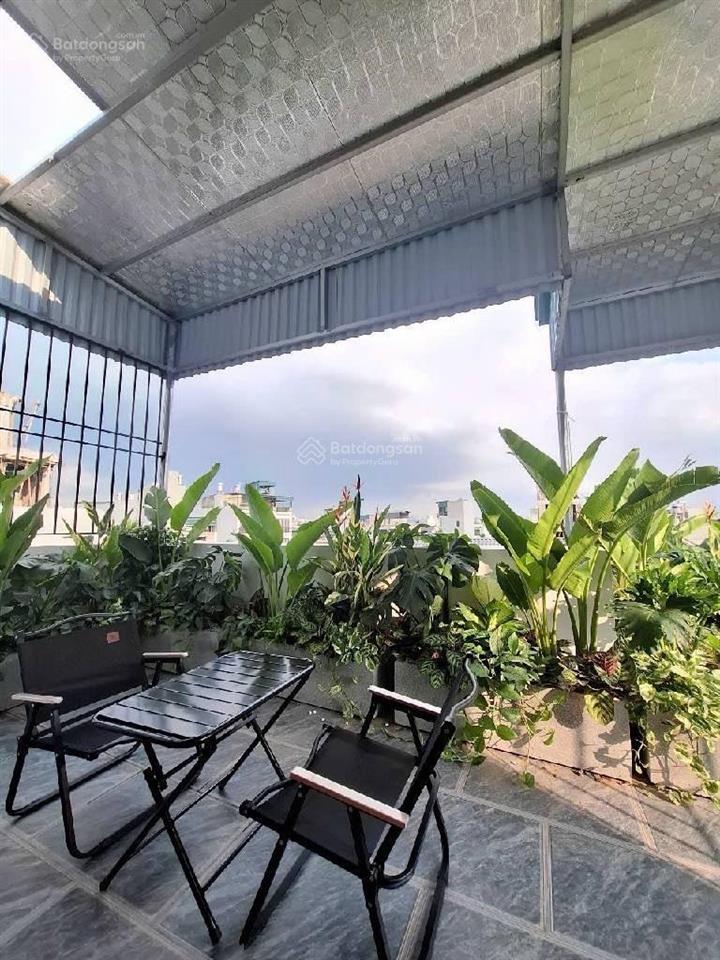 Bán nhà gần ngay sát hồ thạch bàn 8.8tỷ thang máy nhập nội thất đẹp