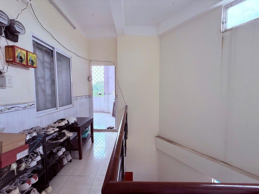 Bán Vinhomes Hóc Môn đường 13m lề đường 3m ngang 5m dài 10m 4 tầng BTCT