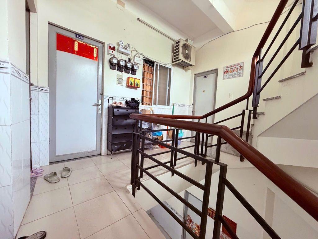 Bán Vinhomes Hóc Môn đường 13m lề đường 3m ngang 5m dài 10m 4 tầng BTCT