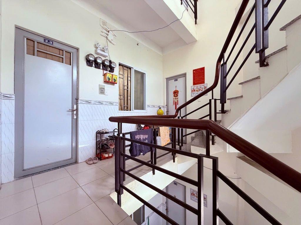 Bán Vinhomes Hóc Môn đường 13m lề đường 3m ngang 5m dài 10m 4 tầng BTCT