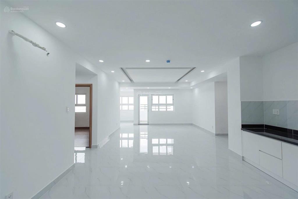 Chính chủ cần bán căn hộ conic boulevard, dt 84m2, 2pn, 2wc, tầng 12 giá 2,850 tỷ.  0787 452 ***