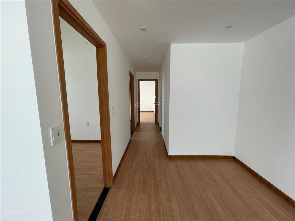 Cần bán ch penthouse sân vườn conic riverside p7, q8. dt 130m2 3pn, 2wc, sh 5,5 tỷ,  0787 452 ***