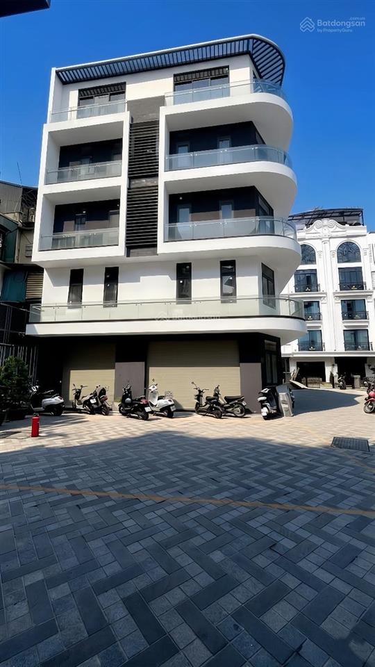 Bán căn liền kề góc 3 mặt thoáng, mặt tiền 10m. để được 5 ô tô trước nhà