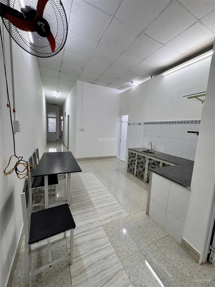 Bán gấp nhà riêng 100m2, 3pn, 2vs, sân trước sân sau, giá chỉ 2,499 tỷ