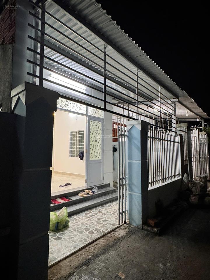 Bán gấp nhà riêng 100m2, 3pn, 2vs, sân trước sân sau, giá chỉ 2,499 tỷ