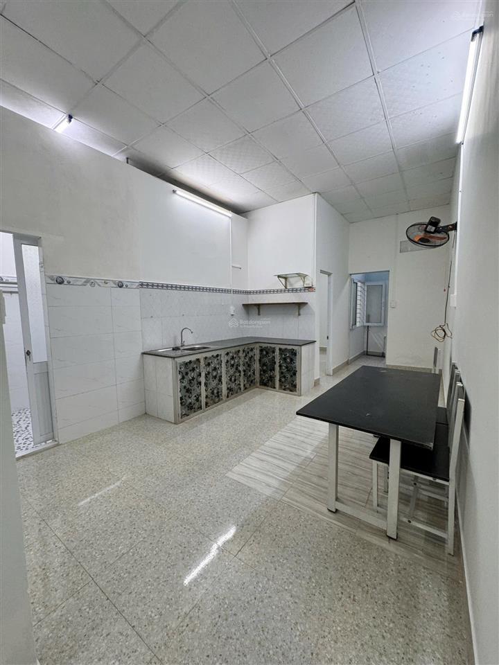 Bán gấp nhà riêng 100m2, 3pn, 2vs, sân trước sân sau, giá chỉ 2,499 tỷ