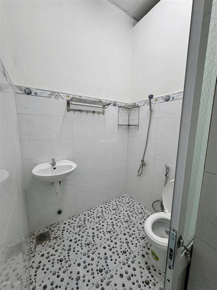 Bán gấp nhà riêng 100m2, 3pn, 2vs, sân trước sân sau, giá chỉ 2,499 tỷ