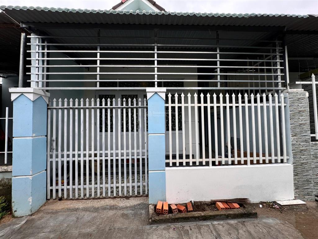 Bán gấp nhà riêng 100m2, 3pn, 2vs, sân trước sân sau, giá chỉ 2,499 tỷ