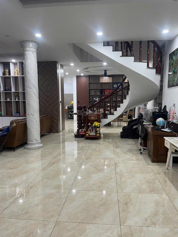 Nổi bật biệt thự trung tâm thành phố mới bình dương đi aeon mall, ga metro 5p, có hồ bơi, shop,..