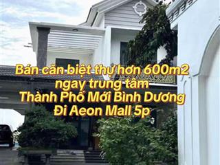 Nổi bật biệt thự trung tâm thành phố mới bình dương đi aeon mall, ga metro 5p, có hồ bơi, shop,..