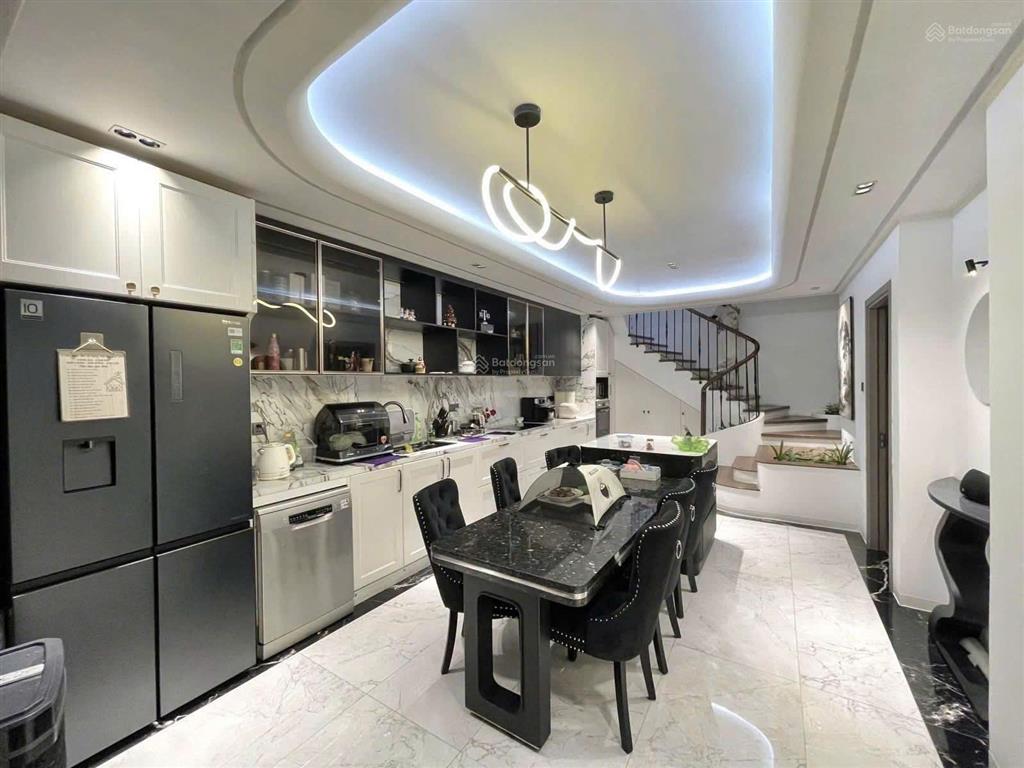 Bán nhà cách mạng tháng 8 phường 11 quận 3 (6x18m,3 lầu) giá 24.5 tỷ