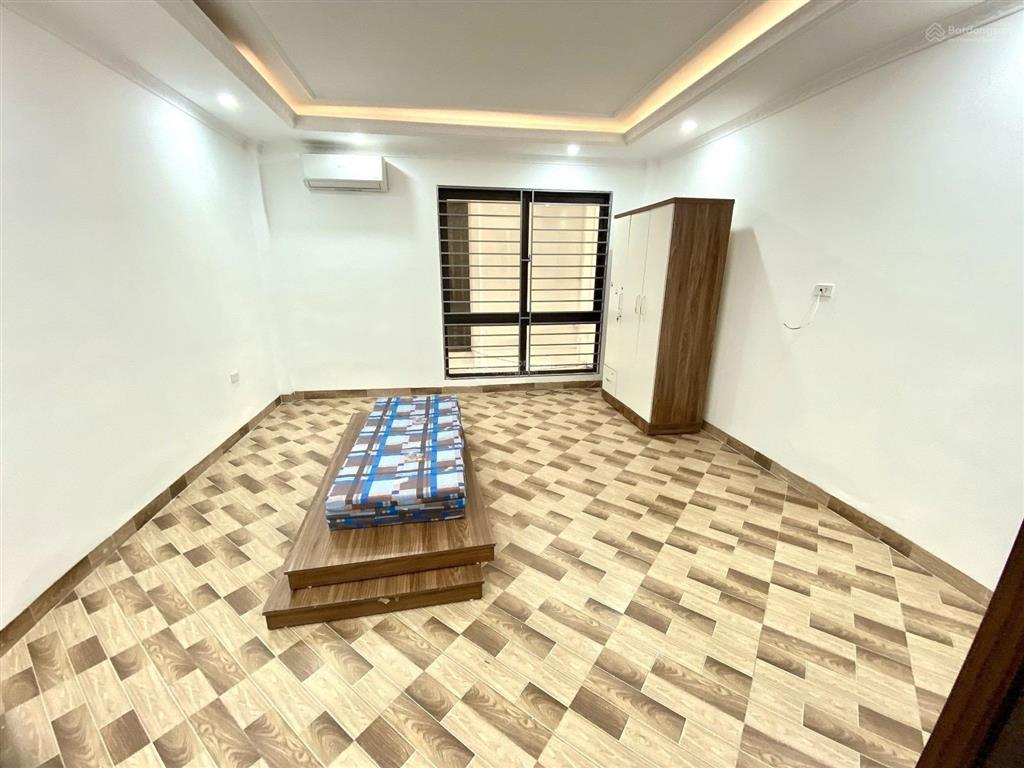 Nhà đẹp  ngọc hồi  cách 10m ô tô tránh  34m2  5 tầng  3 phòng ngủ  5 tỷ  0977 435 ***