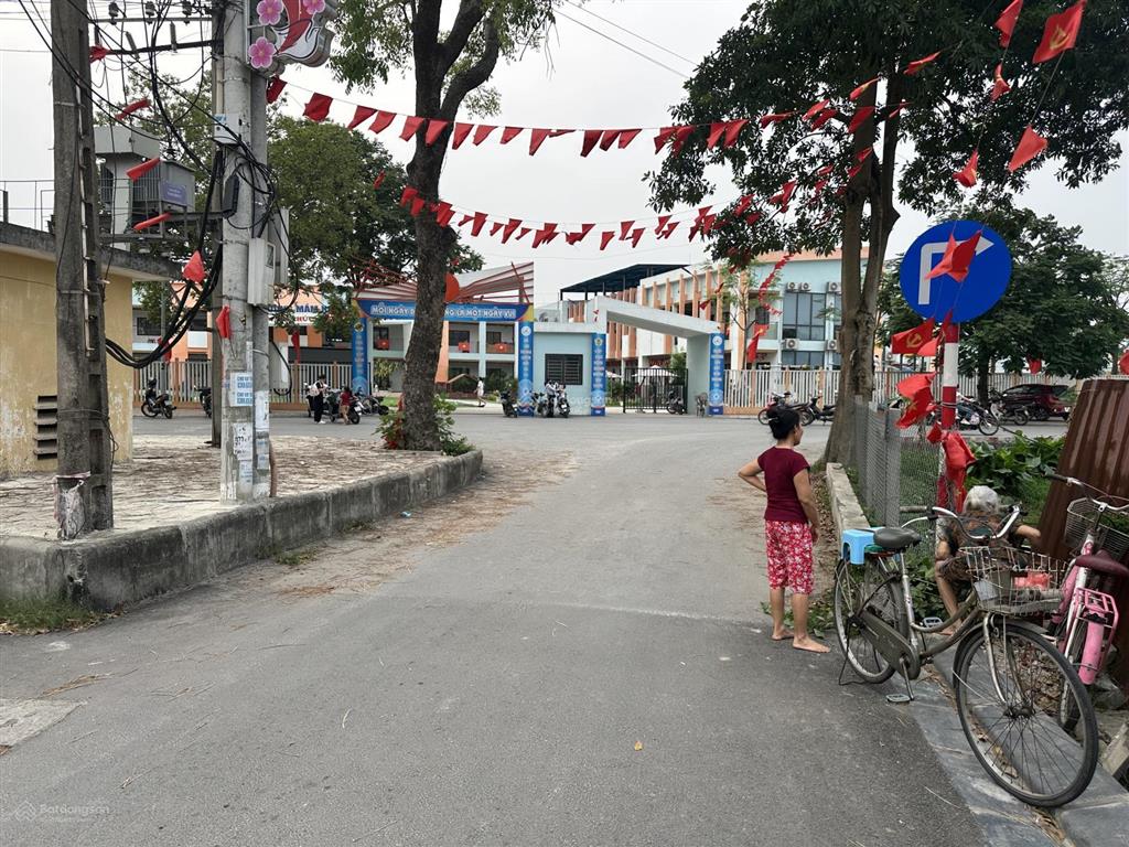 Hiếm lô đất 67m2 trục chính thái bình, mai lâm  đối diện trường mẫu giáo kd  đón sóng hạ tầng