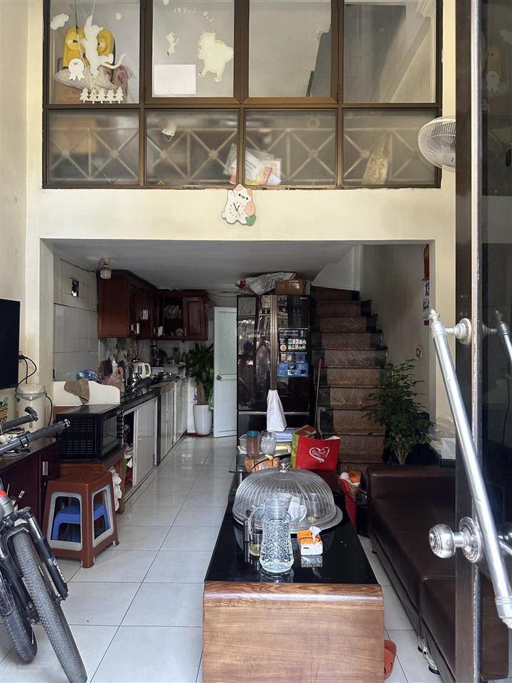 Cc cho thuê nhà 2t, 1 lửng 30m2 căn góc kd, cửa hàng tóc, gội đầu, cửa hàng thuốc, mặt ngõ 96 ô to