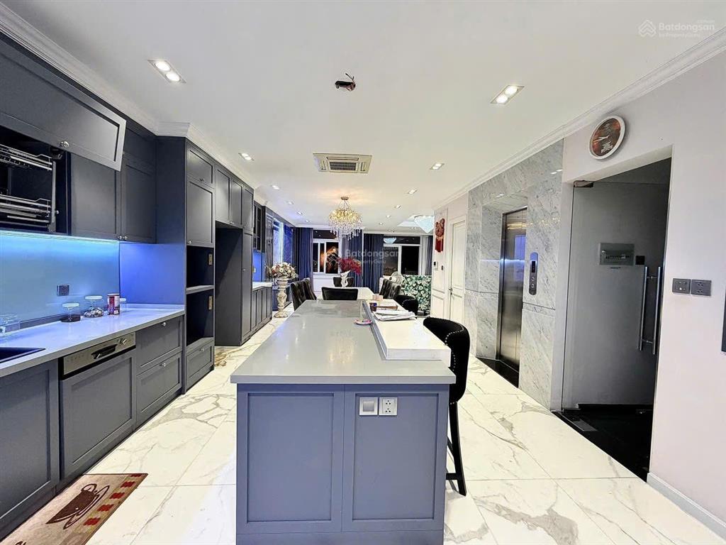 Bán gấp hxh tại hồ văn huê, 120m2, 6 tầng