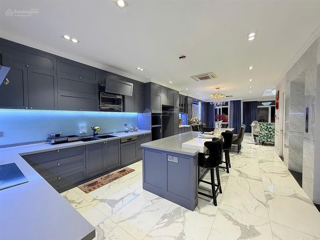 Bán gấp hxh tại hồ văn huê, 120m2, 6 tầng