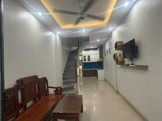 Chính chủ bán nhà thượng thanh  lô góc, ngõ ba gác thông  20m ra phố  33m , 3 tầng  chỉ 6.4 tỷ