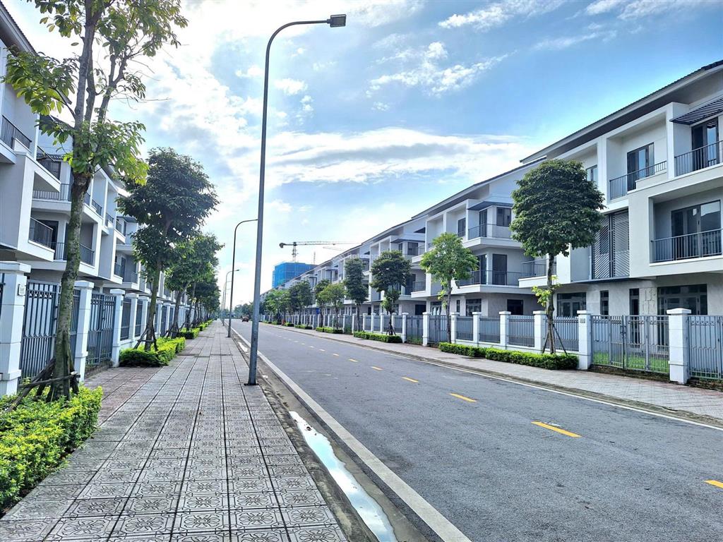 Biệt thự song lập 180m²3 tầng. nhỉnh 12 tỷ. sẵn sổ giao dịch. kđt centa vsip từ sơn.  0865 706 ***