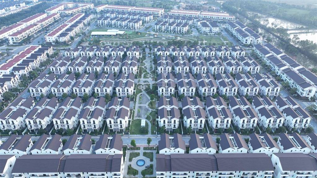 Nhà phố 90m2, 3 tầng, dòng tiền tại kđt centa vsip từ sơn. chỉ nhỉnh 6 tỷ. cách cầu phù đổng 3km.