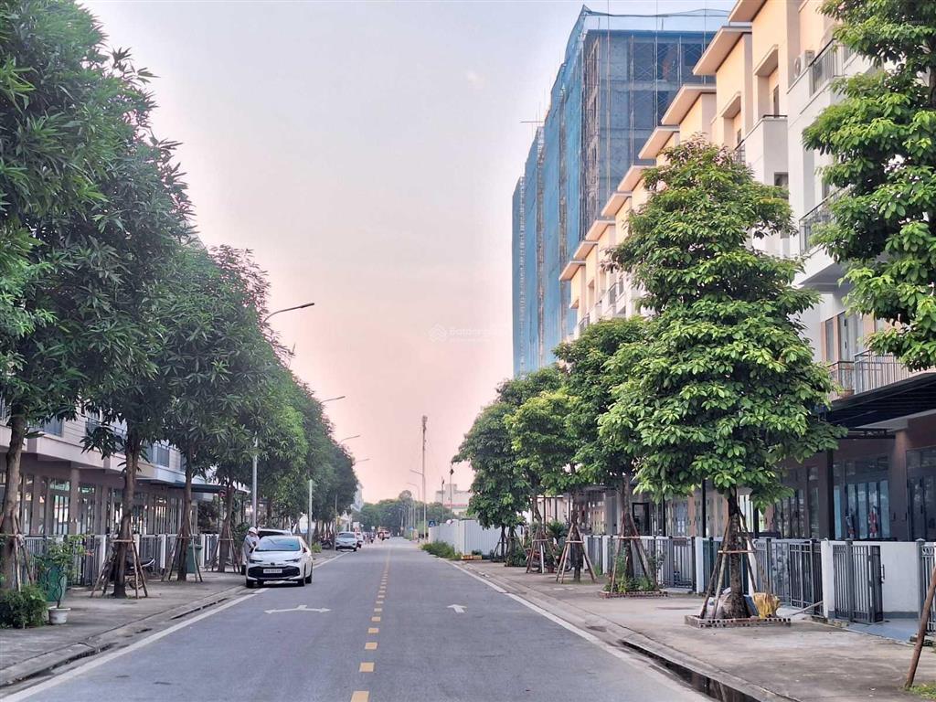 Nhà phố 4 tầng, dòng tiền 16tr/tháng. ngay chân 7 tòa chung cư tại kcn vsip bắc ninh. nhỉnh 6 tỷ.