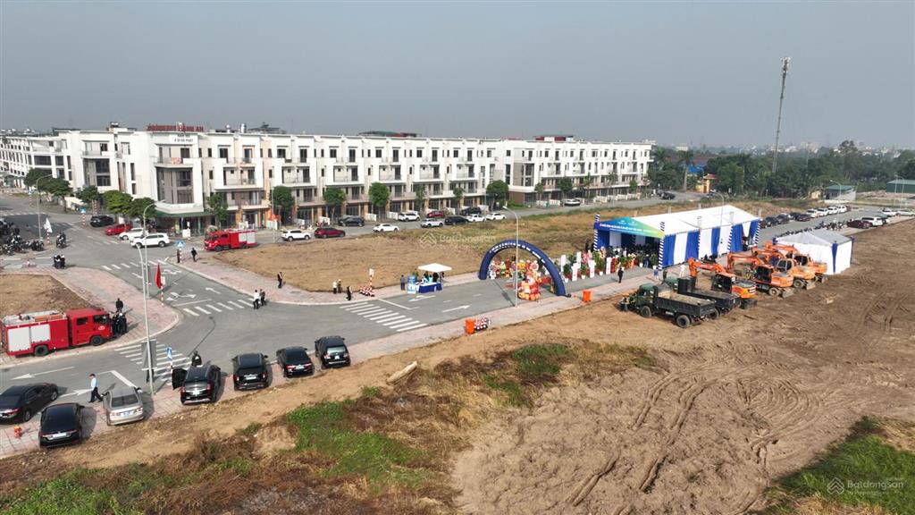Nhà phố 4 tầng, dòng tiền 16tr/tháng. ngay chân 7 tòa chung cư tại kcn vsip bắc ninh. nhỉnh 6 tỷ.