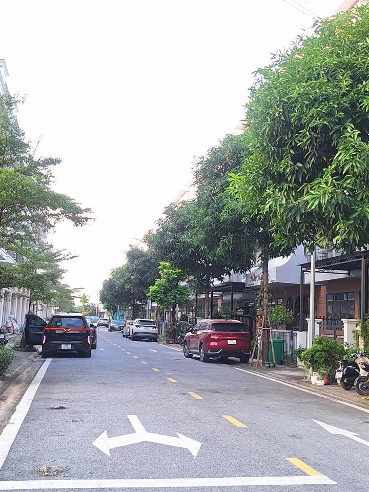 Nhà phố 4 tầng, dòng tiền 16tr/tháng. ngay chân 7 tòa chung cư tại kcn vsip bắc ninh. nhỉnh 6 tỷ.