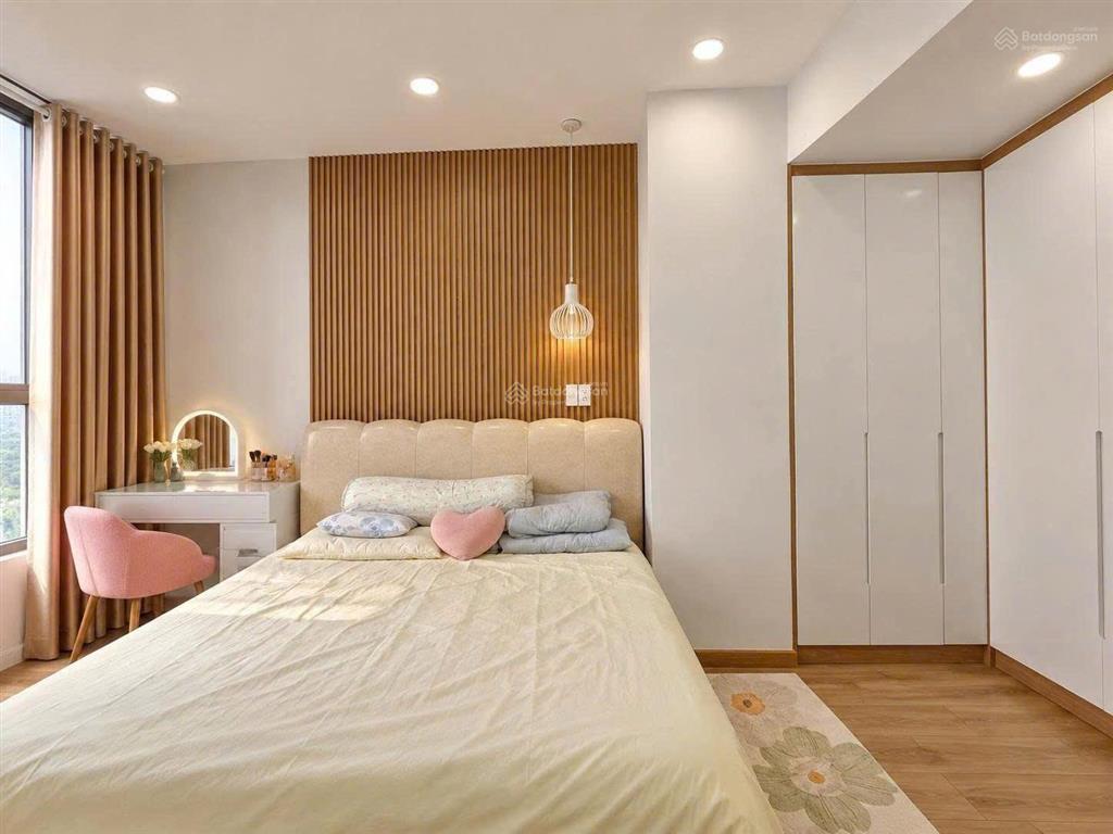 Cần bán căn 2pn. giá 7,3 tỷ sổ sẵn, dự án garden gate ngay công viên gia định.