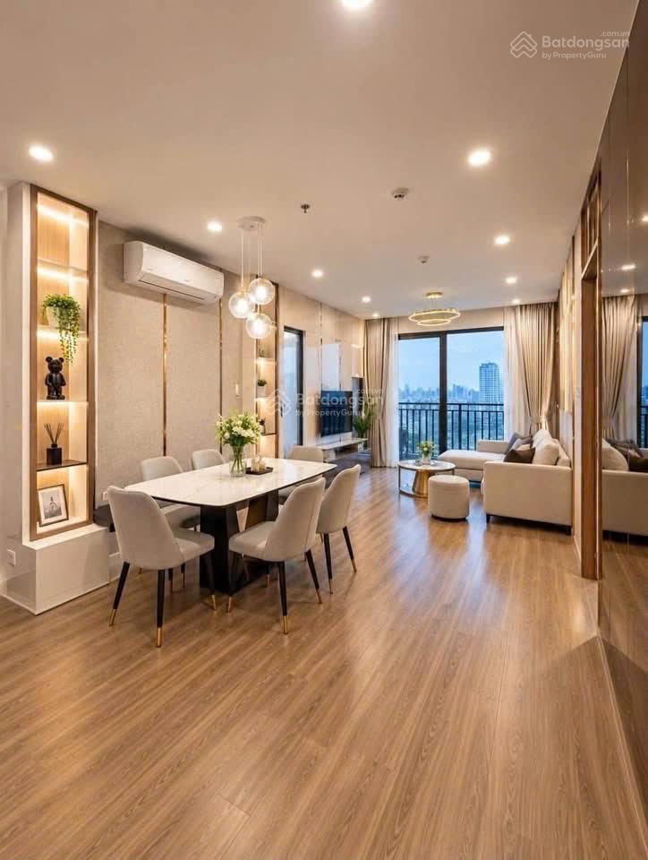Cần bán 2pn giá 5,6 tỷ bao sổ. dự án golden mansion mặt tiền phổ quang.