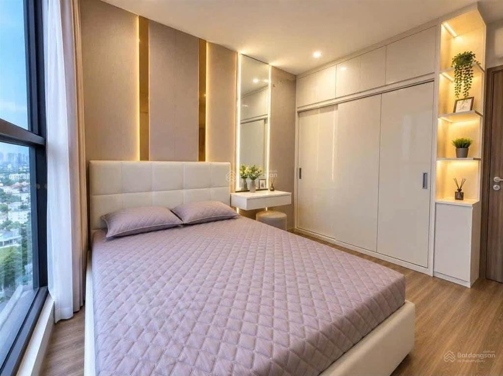 Cần bán 2pn giá 5,6 tỷ bao sổ. dự án golden mansion mặt tiền phổ quang.