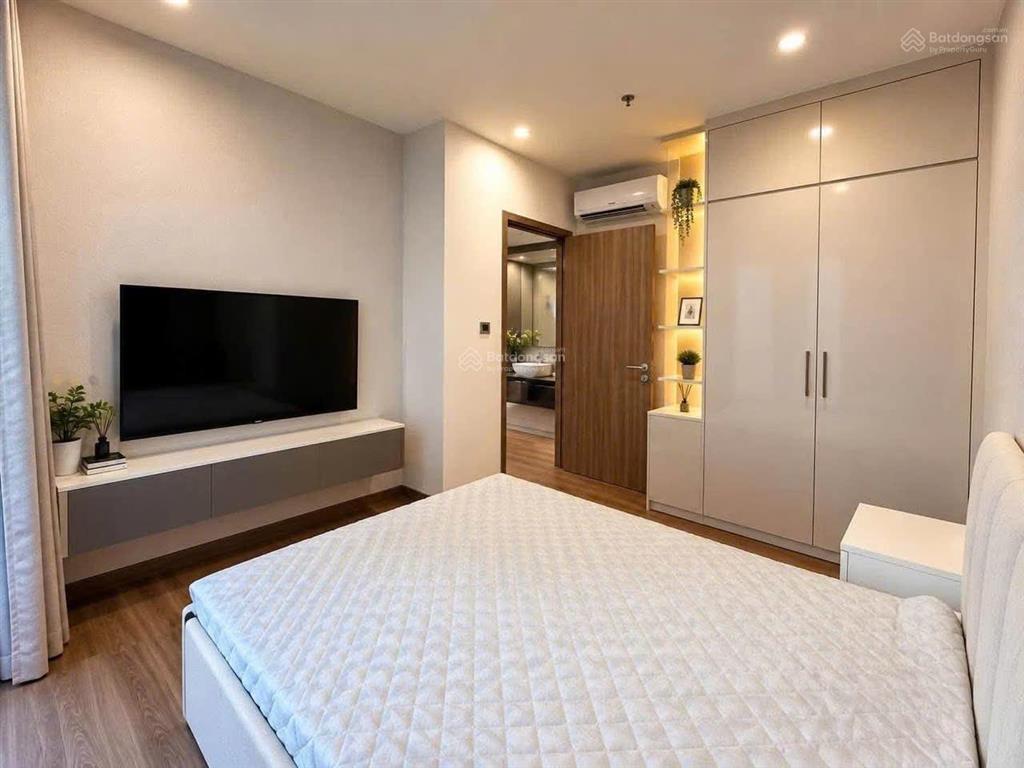 Cần bán 2pn giá 5,6 tỷ bao sổ. dự án golden mansion mặt tiền phổ quang.