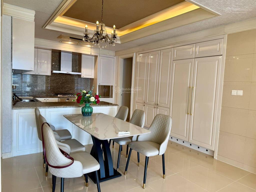 Bán gấp căn hộ cantavil hoàn cầu 3 phòng ngủ đầy đủ nội thất 138m2 giá 11 tỷ đang cho thuê 25 triệu