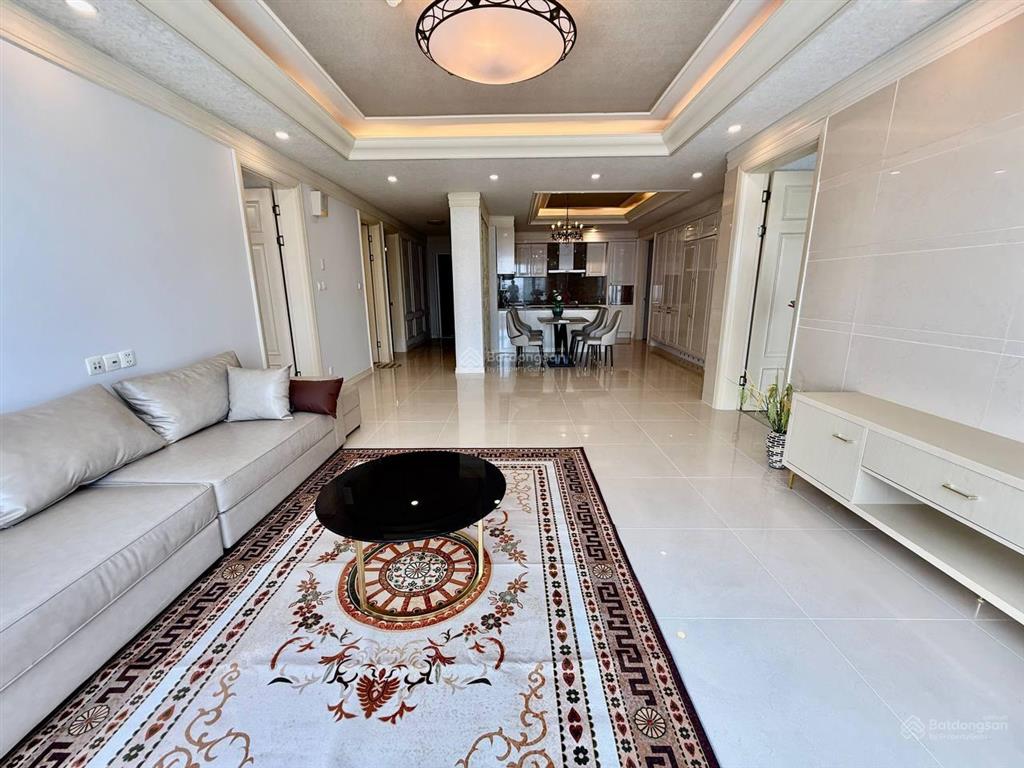 Bán gấp căn hộ cantavil hoàn cầu 3 phòng ngủ đầy đủ nội thất 138m2 giá 11 tỷ đang cho thuê 25 triệu