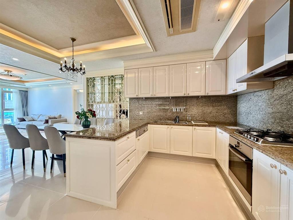 Bán gấp căn hộ cantavil hoàn cầu 3 phòng ngủ đầy đủ nội thất 138m2 giá 11 tỷ đang cho thuê 25 triệu