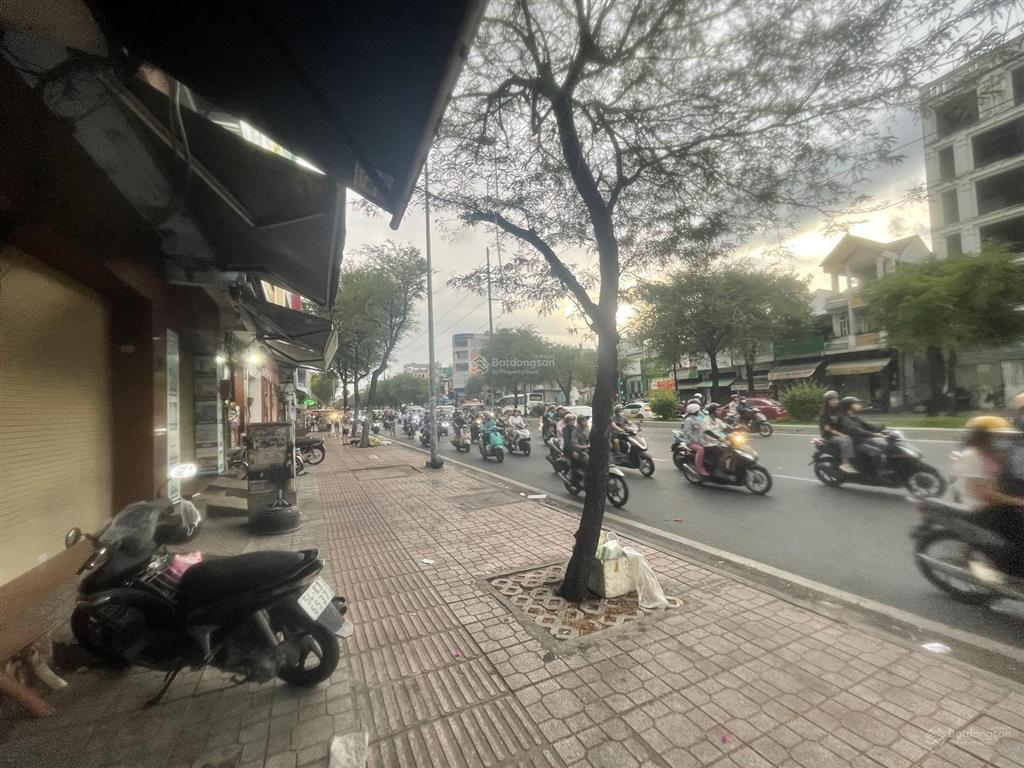 Mặt bằng mặt tiền ngay ngã 4 lớn