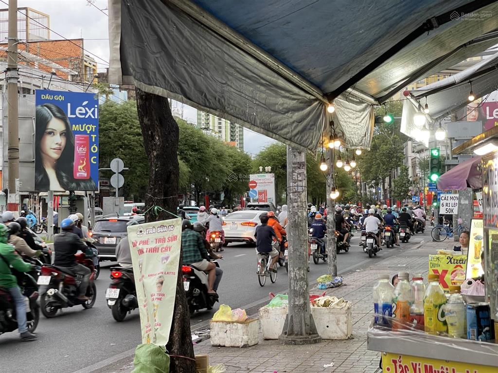 Mặt bằng mặt tiền ngay ngã 4 lớn